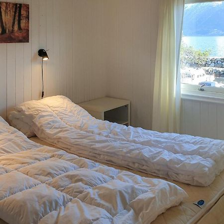 Beautiful Home In Vallavik With Kitchen Bu Eksteriør billede