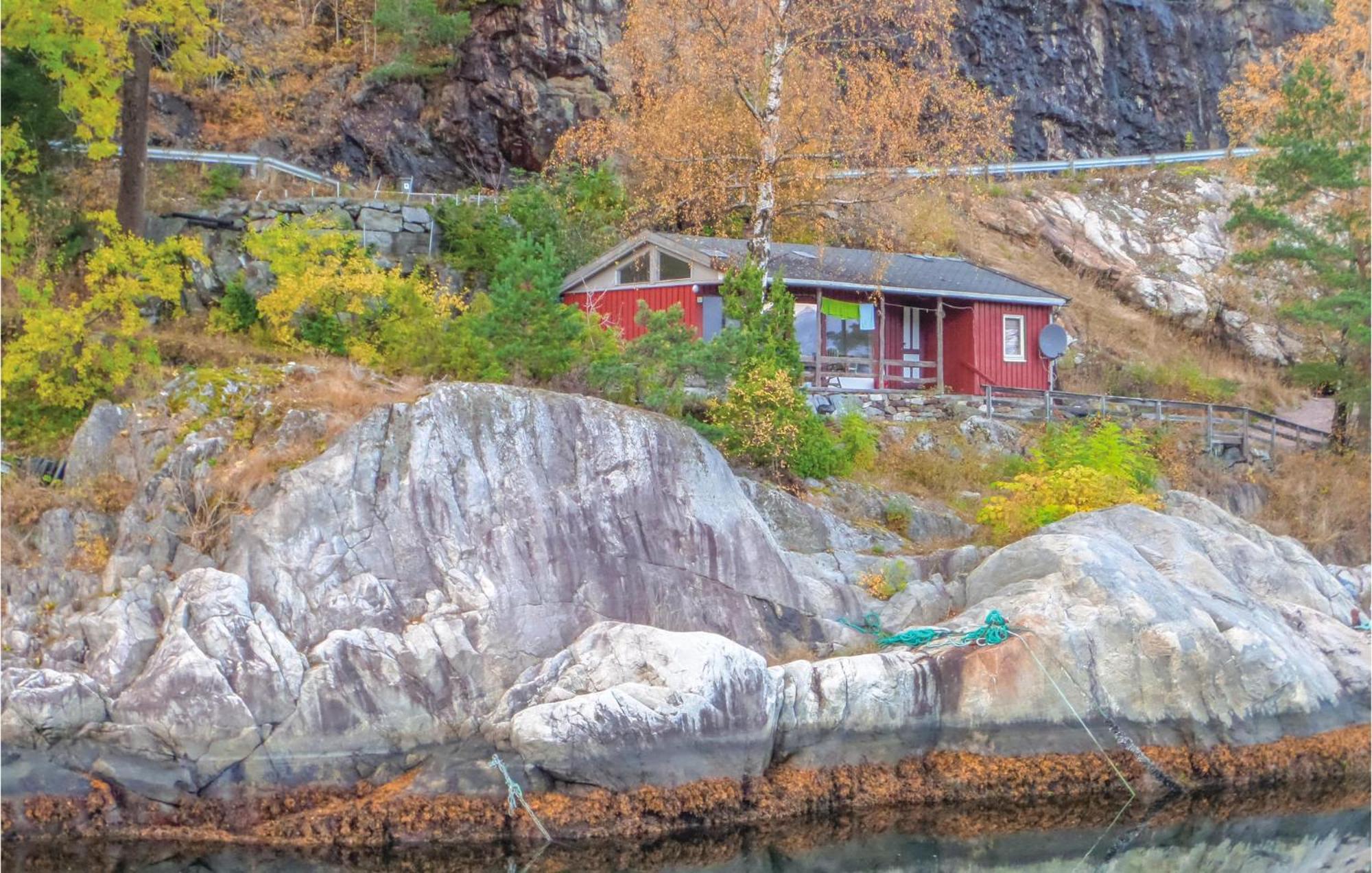 Beautiful Home In Vallavik With Kitchen Bu Eksteriør billede