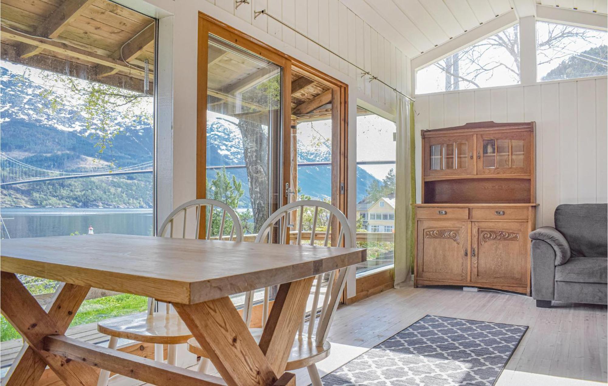 Beautiful Home In Vallavik With Kitchen Bu Eksteriør billede