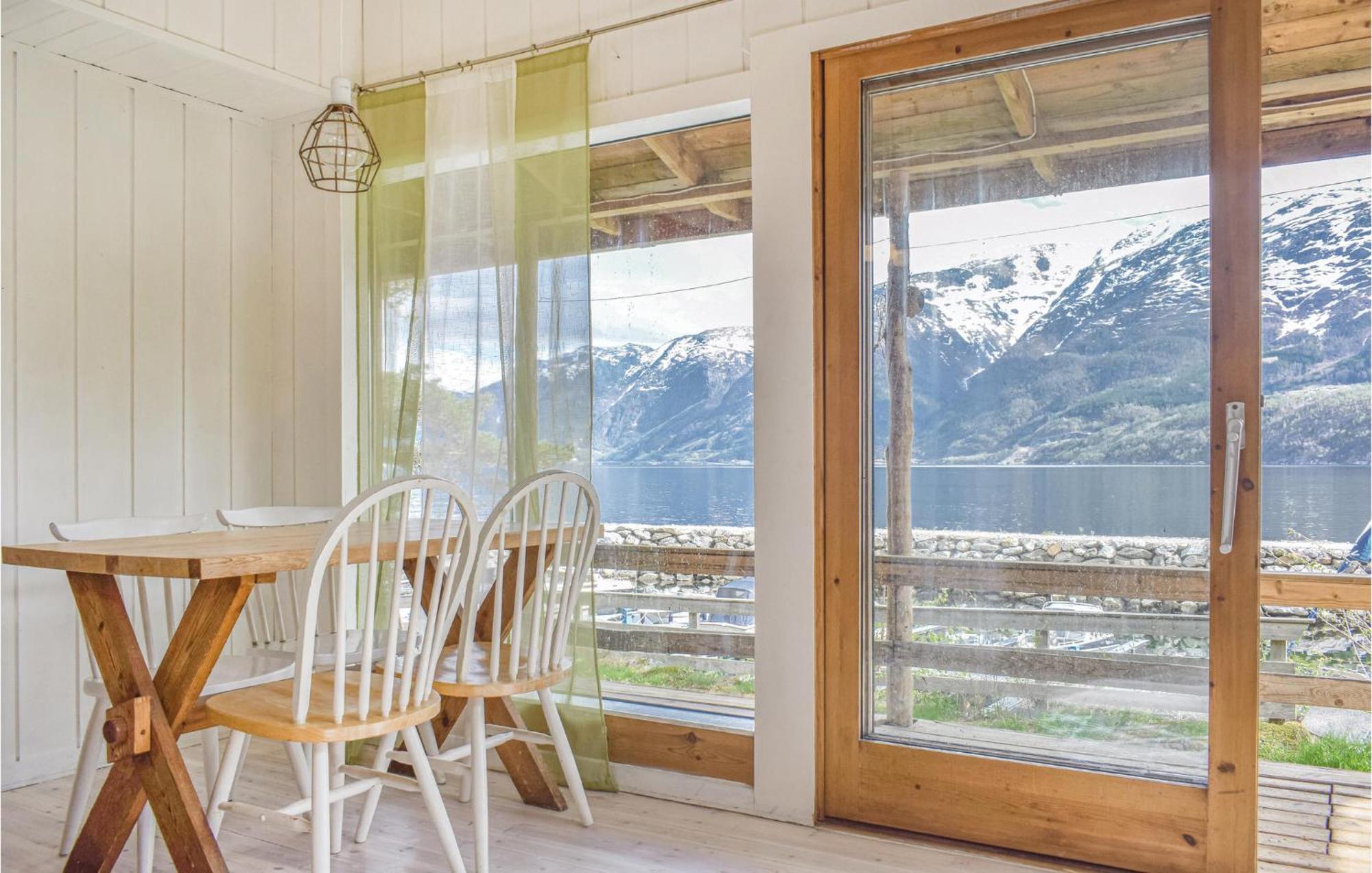 Beautiful Home In Vallavik With Kitchen Bu Eksteriør billede