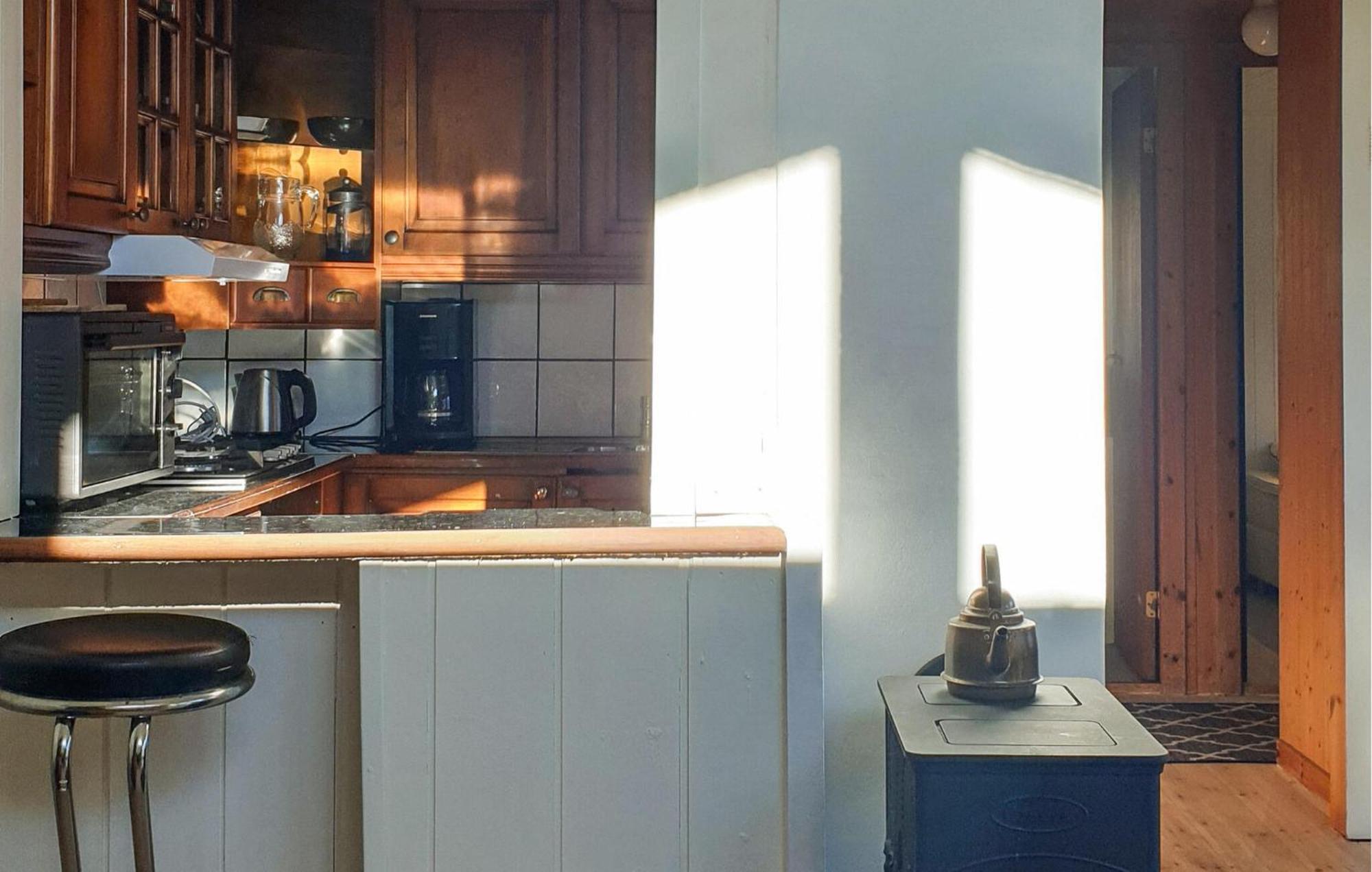 Beautiful Home In Vallavik With Kitchen Bu Eksteriør billede